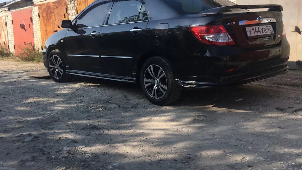 Тюнинг byd. Byd f3 черный. byd f3 2011 tuning. byd f3 заниженная. диски р14 byd f3.