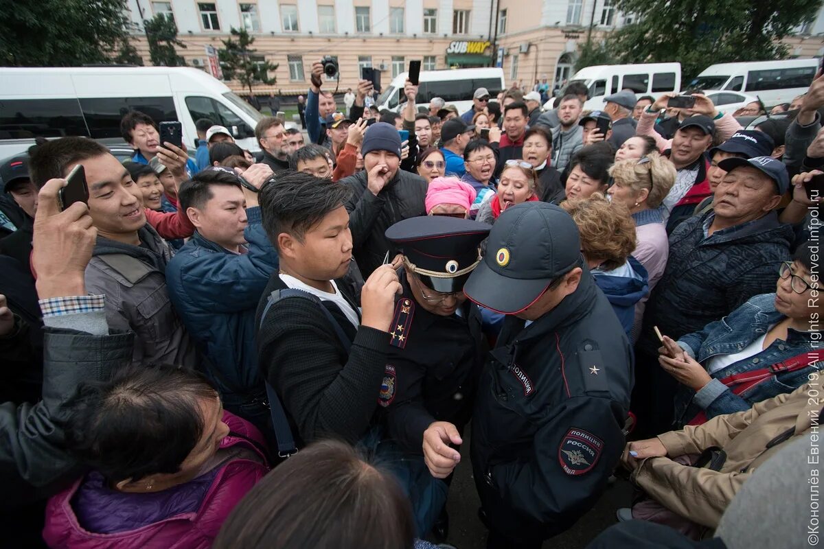Протесты в Улан Удэ 2019. Митинг в Улан Удэ. Митинг на площади советов Улан-Удэ. Митинг против Путина в Улан-Удэ