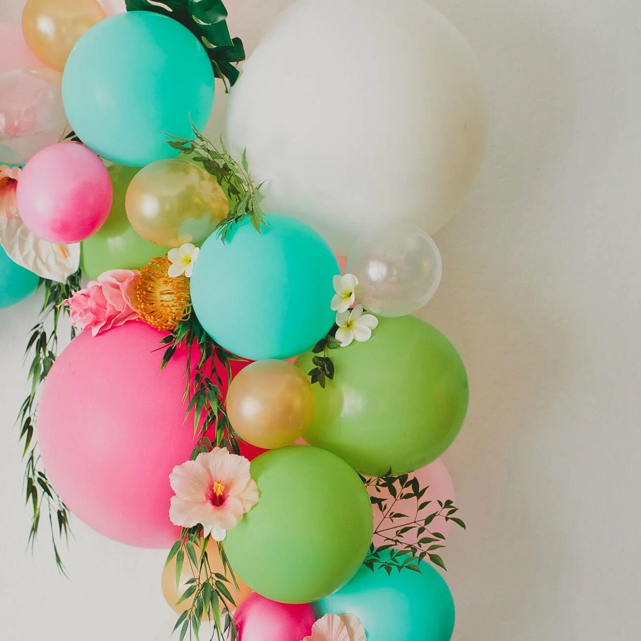 Воздушные шары весной. Воздушный шарик. Красивые композиции с шарами. Красивые композиции из шаров. Воздушные шары композиции стильные.