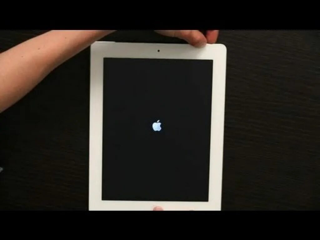 Перезагрузка планшета айпад. Завис планшет. Перезагрузка планшета айпад. Завис айпад. Айпад завис на обновлении.