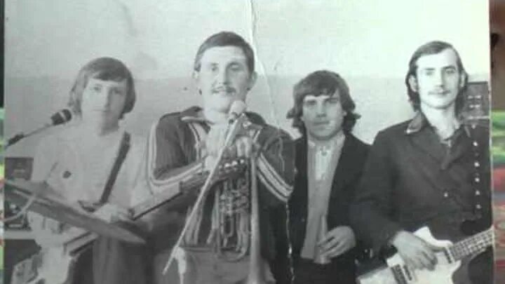 Курские соловьи слушать дворовые. Виа курские соловьи слепые. виа червоны гитары. виа русские.