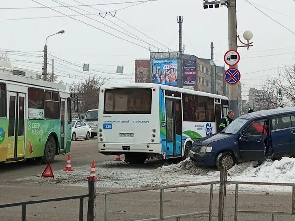 Гаи 10 лет октября омск. 78 автобус омск. водитель автобуса 2025.