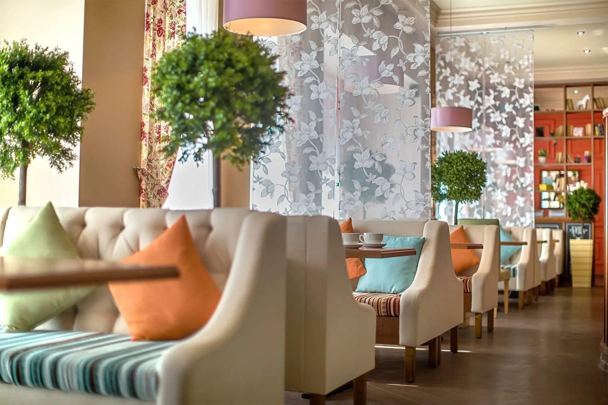 Своя компания аксакова 7. Своя компания график работы. Ресторан своя компания магнитогорск. Официант курьер. Своя компания график работы.