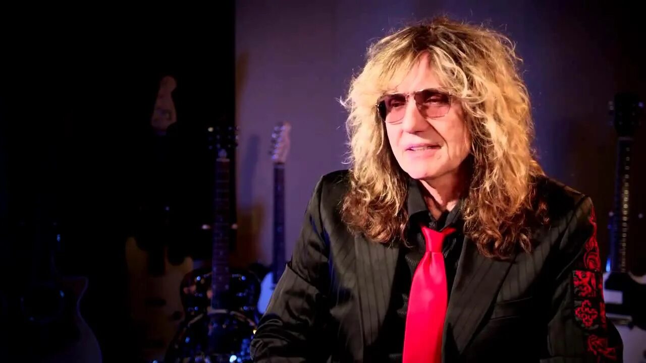 Дэвид ковердейл в группе deep purple солдат фортуны. Вайтснейк клипы. Участники клипа группы whitesnake solden fortunes 2015. Whitesnake soldier of fortune. D.