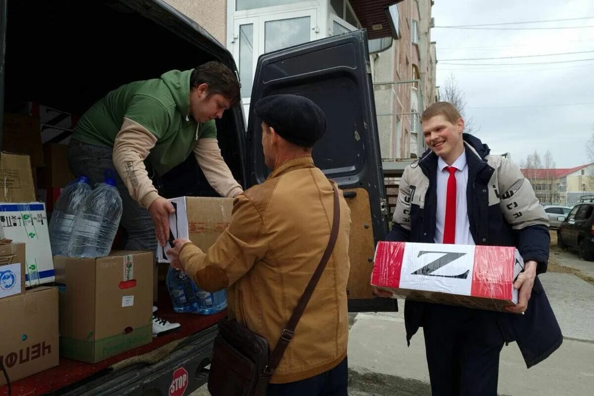 Новости украины на сегодня свежие срочно. Гуманитарная помощь. Сбор гуманитарной помощи. Гуманитарная помощь от бизнесменов. Сбор Ханты-Мансийск гуманитарной.