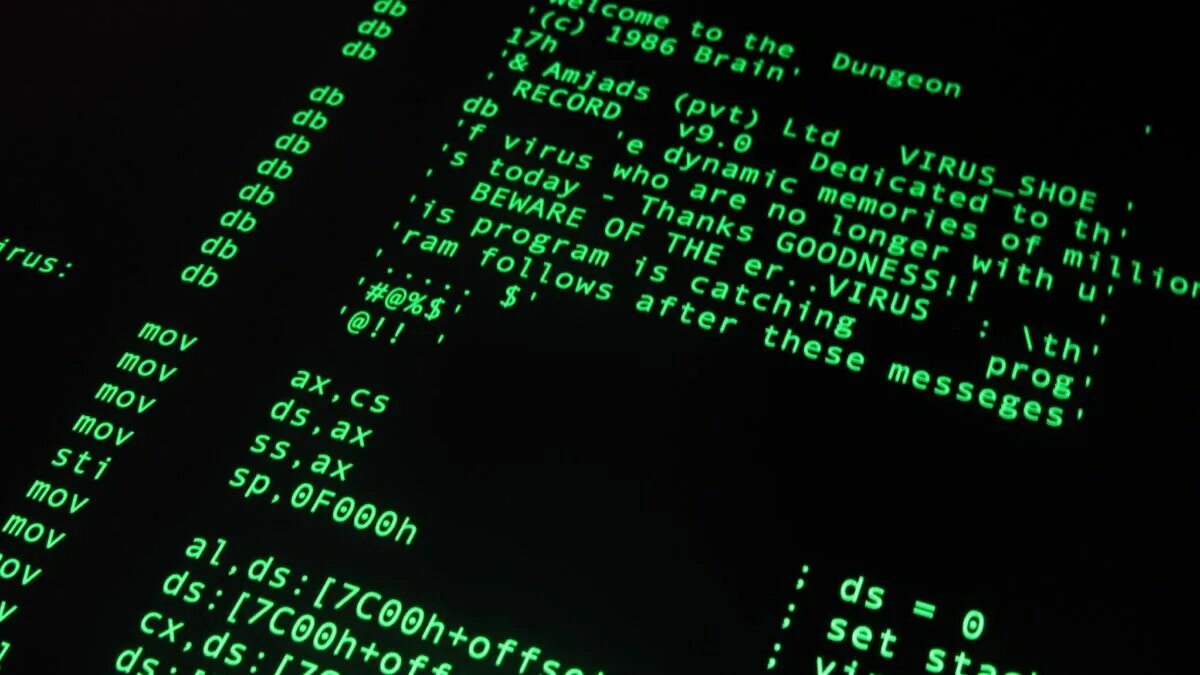 Code virus. Компьютерные вирусы. Программный код вируса. Компьютерный вирус код. Первый компьютерный вирус.
