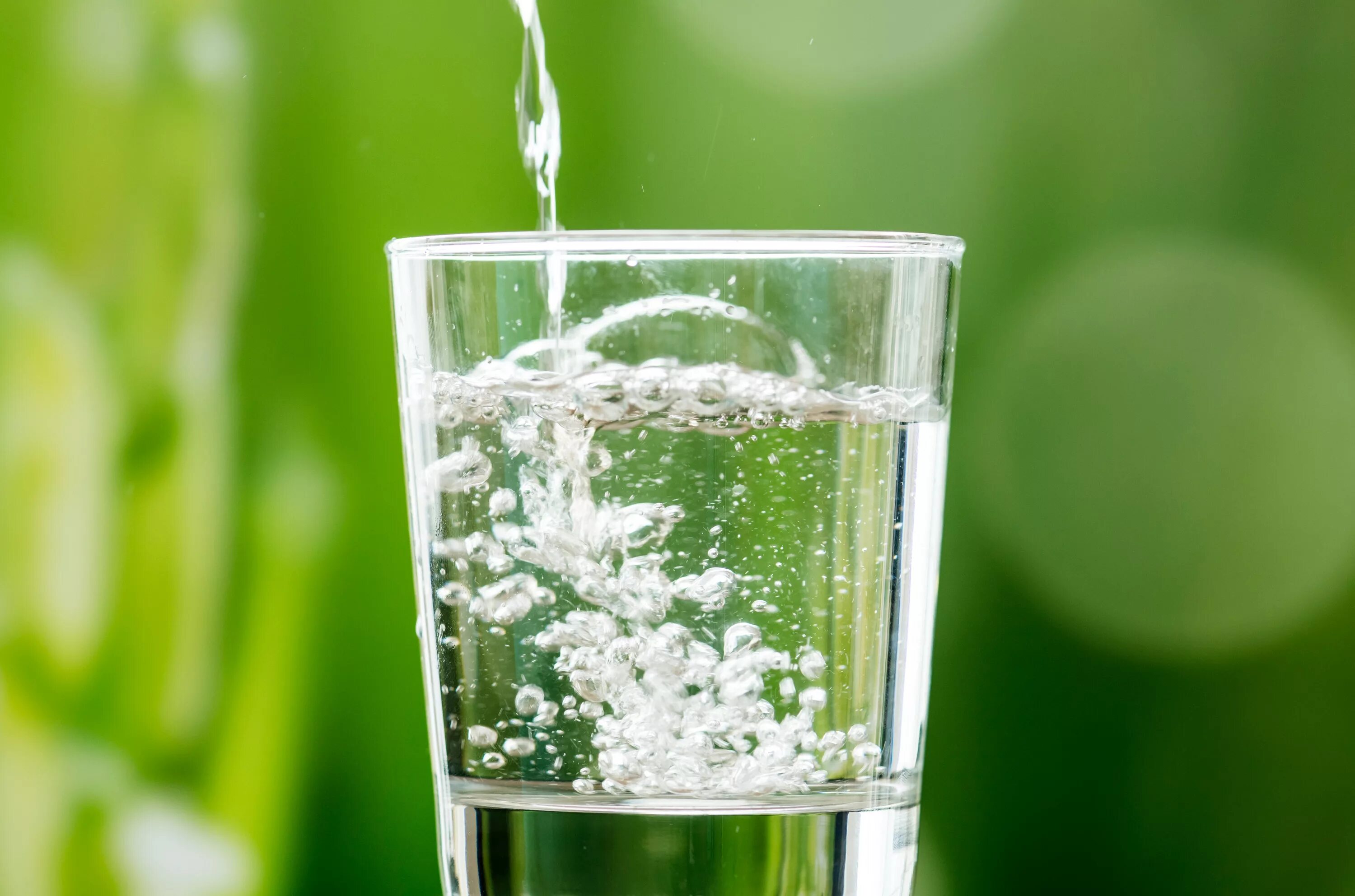 Стакан воды. Питьевая вода. Чистая вода. Красивые стаканы для воды.