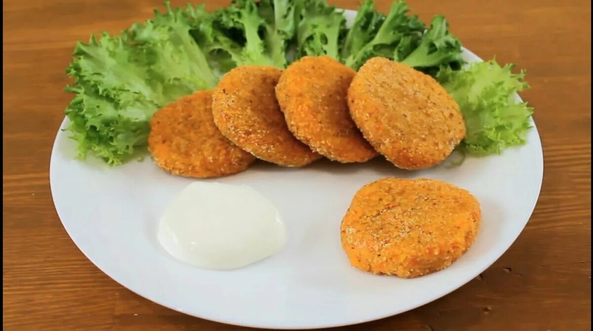 Морковные котлеты без манки. Морковные котлеты. Котлеты из моркови. Морковные котлеты без манки. Морковные биточки.