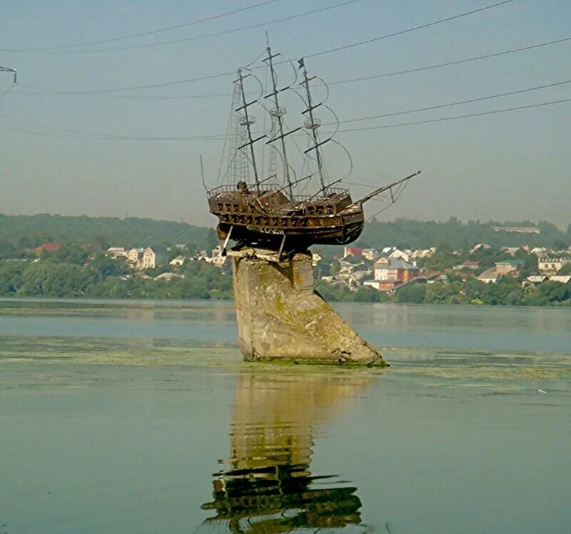 Что можно посетить в воронеже. Корабль меркурий в воронеже. памятник меркурий воронеж. макет корабля меркурий (баркалон меркурий). примечательности города воронеж.