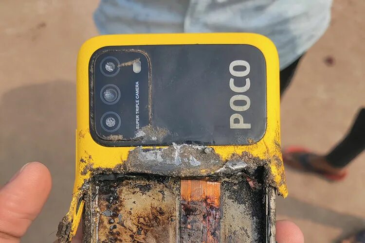 Сбой телефонов poco. Poco x3 Pro взорвался аккумулятор. Poco x3 Pro взорванный. Poco m3 Pro взорвался. Poco x3 Pro батарея.