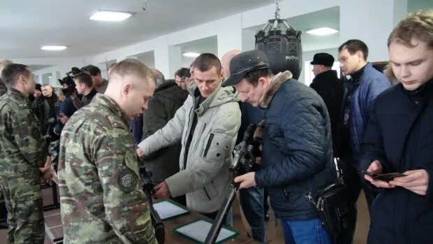 Сколько добровольцев сегодня. Волонтеры военные Волгоград. Добровольцы вс РФ. Новочебоксарский военкомат. Военные добровольцы Барс.