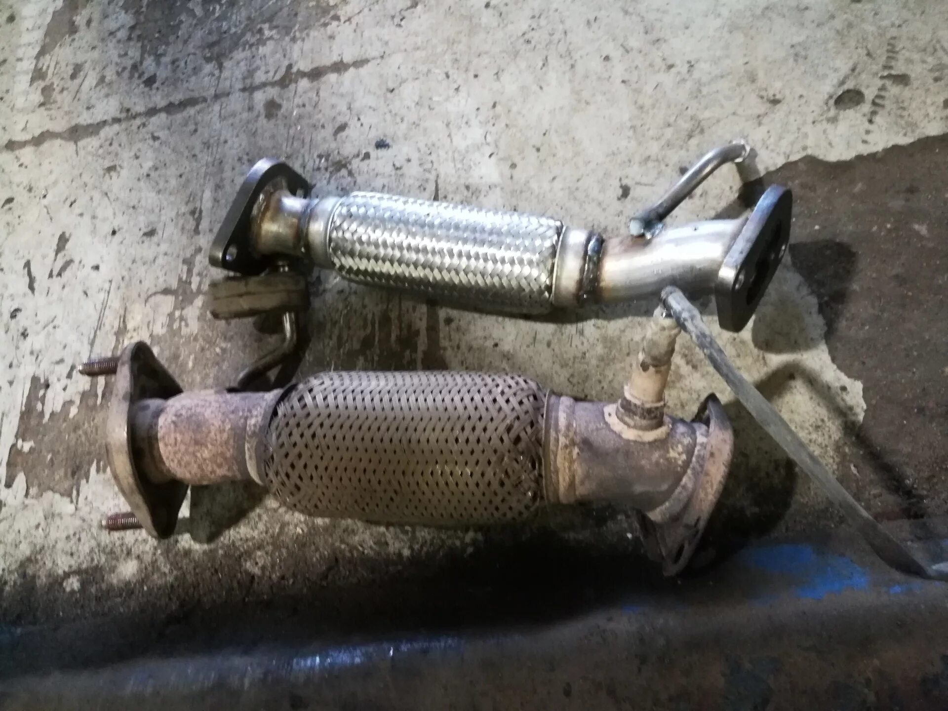 Гофра сид. Гофра глушителя киа сид 2008 1. Гофра kia ceed 1. Kia ceed 1. 6 2010 гофра глушителя.