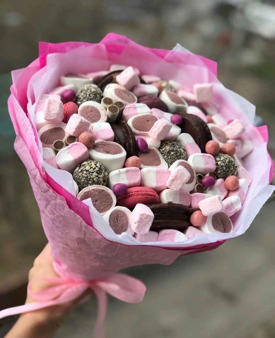 букет конфет. необычные сладкие букеты. сладкий букет из конфет. маленькие сладкие букеты. букет конфет.
