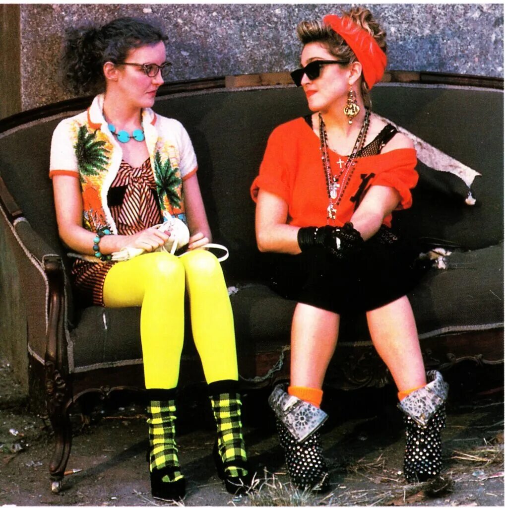Стиль 90х. Одежда 80е леонард. Видео в стиле 80 х. Ванесса уильямс 80е. Фотосессия в стиле 80-х.