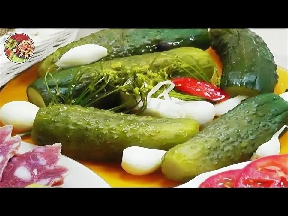 Огурцы с хреном. Маринованные огурцы быстрого приготовления. Солёные огурцы рецепт на зиму. Малосольные огурцы на минеральной воде. Бочковые огурцы.