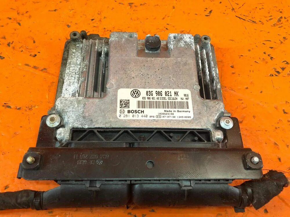 Блок управления пассат б6 2006 г. Блок управления акпп пассат б6. 9 тди расположение. Эбу пассат б6. Блок управления двигателем пассат б6.