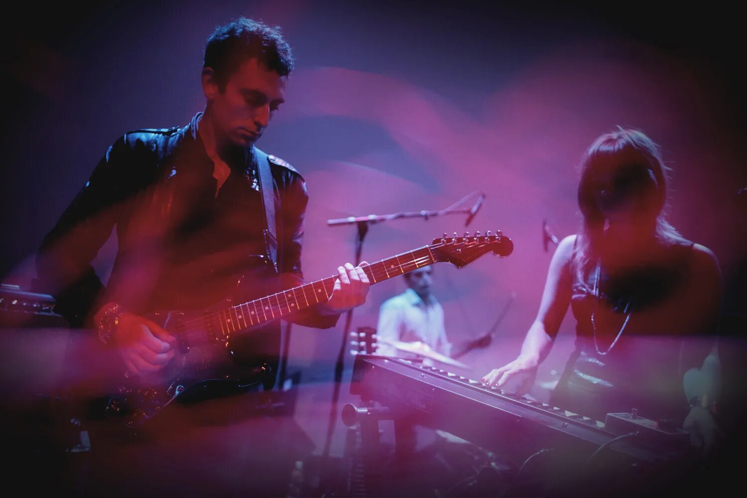 Chromatics tick of the. Группа chromatics. chromatics shadow. chromatics солистка. хроматикс твин пикс.