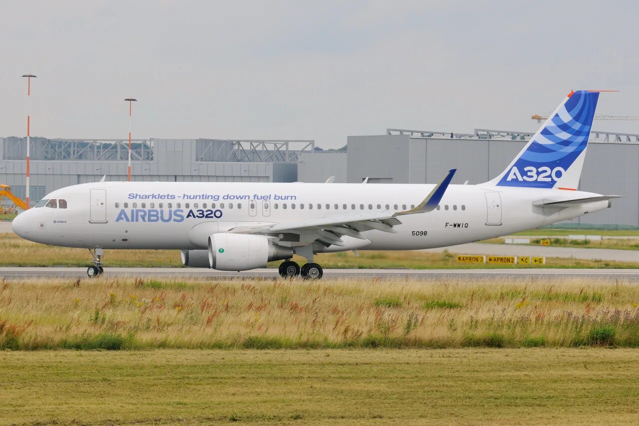 Airbus a320. Аэробус Industrie a320 Sharklets. Airbus a320 SL. Airbus a320 Sharklets Аэрофлот. Airbus a320 Family.