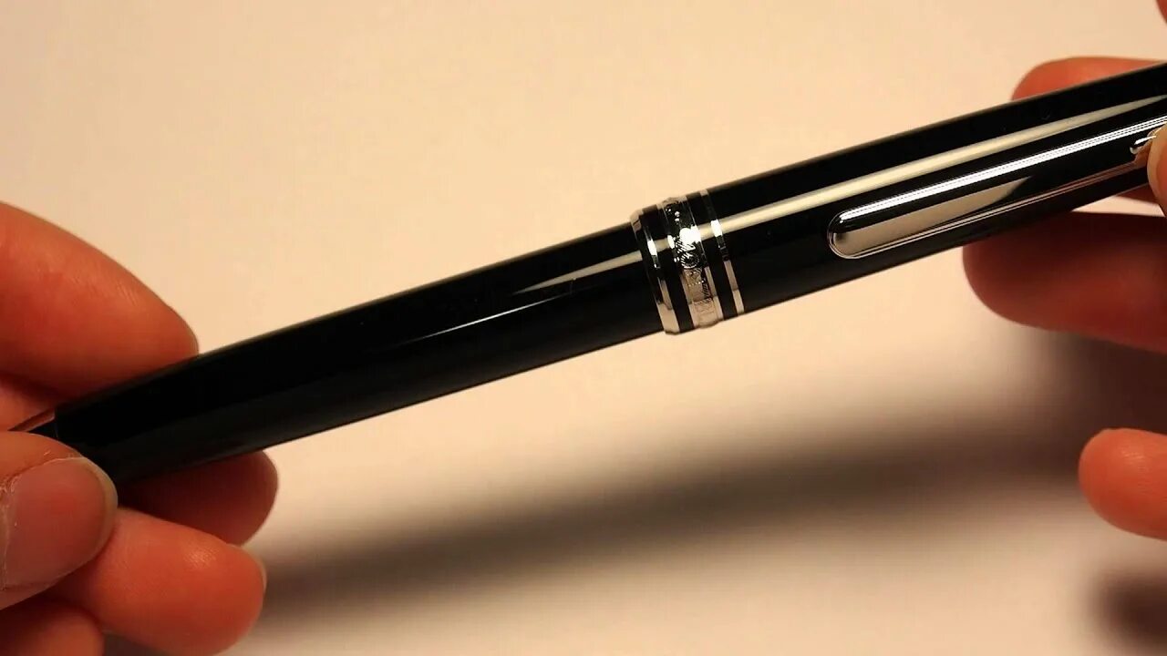 Montblanc 145. Монтбланк ручка перьевая. Montblanc pen. Montblanc pen. Montblanc fountain pen.