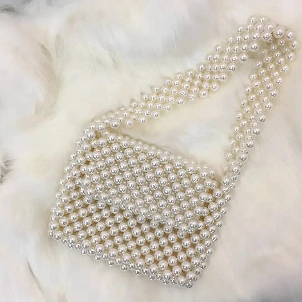 Сумка из бусин жемчуга. Сумка из бусин. Сумка из бусин. Сумка из акриловых бусин. Сумка из бусин жемчуг.