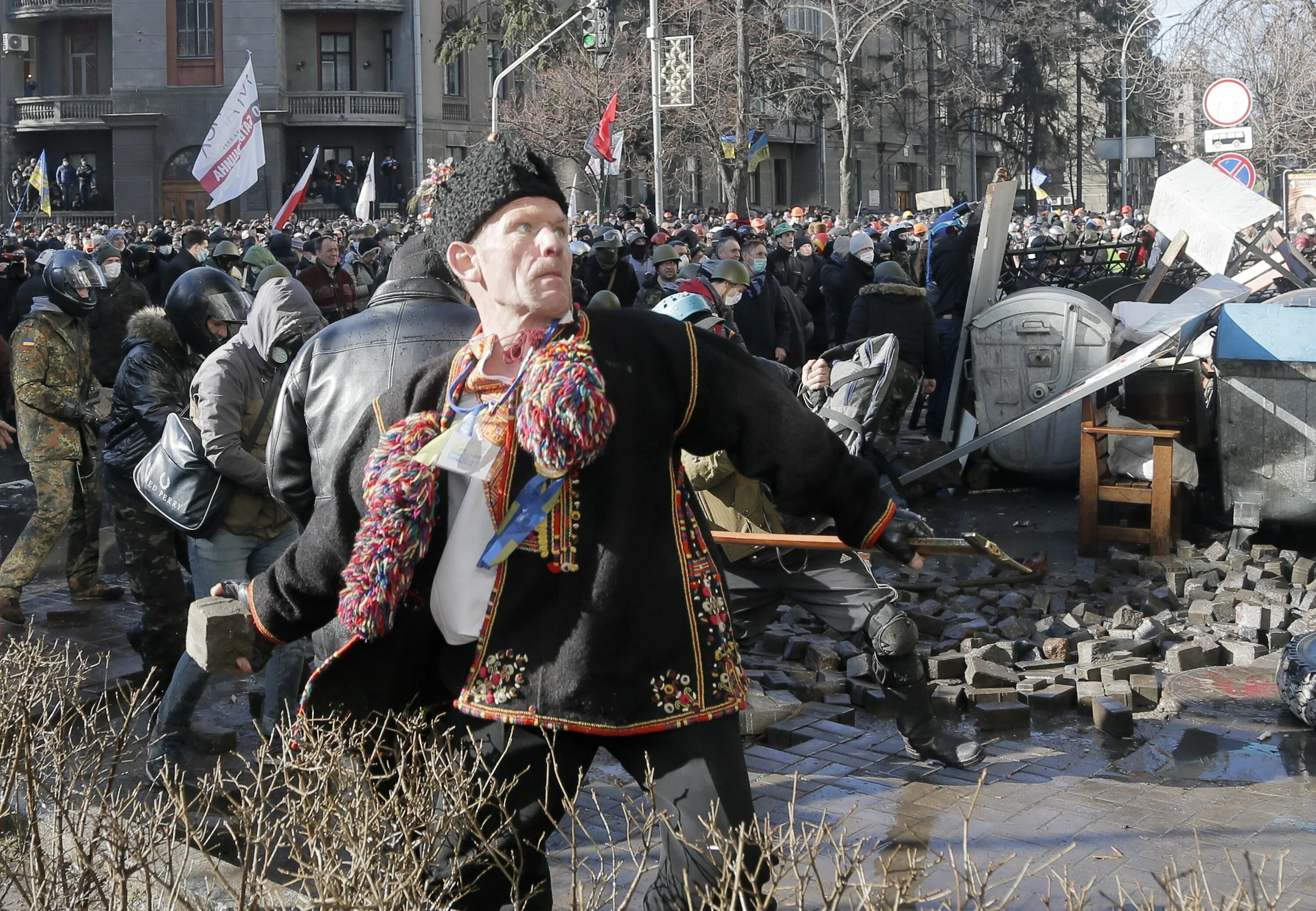 Галичане бандеровцы. Галичане на Майдане. Бандеровцы на Украине 2014. Западенцы на Майдане. Украинцы безумны