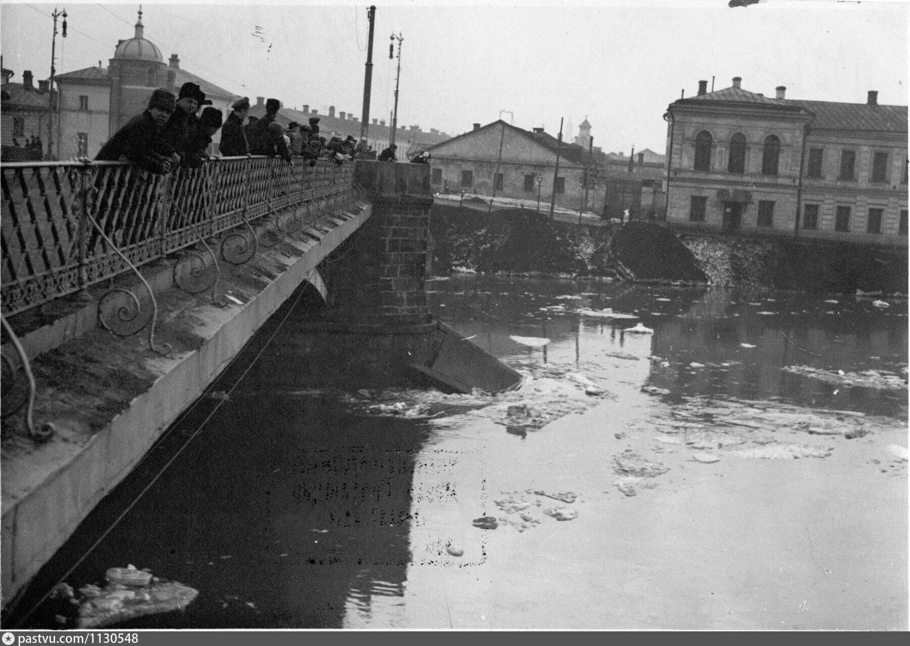 Каменный мост Томск в 1941. Каменный мост Москва 1943. Большой каменный мост в Москве 1943 года.