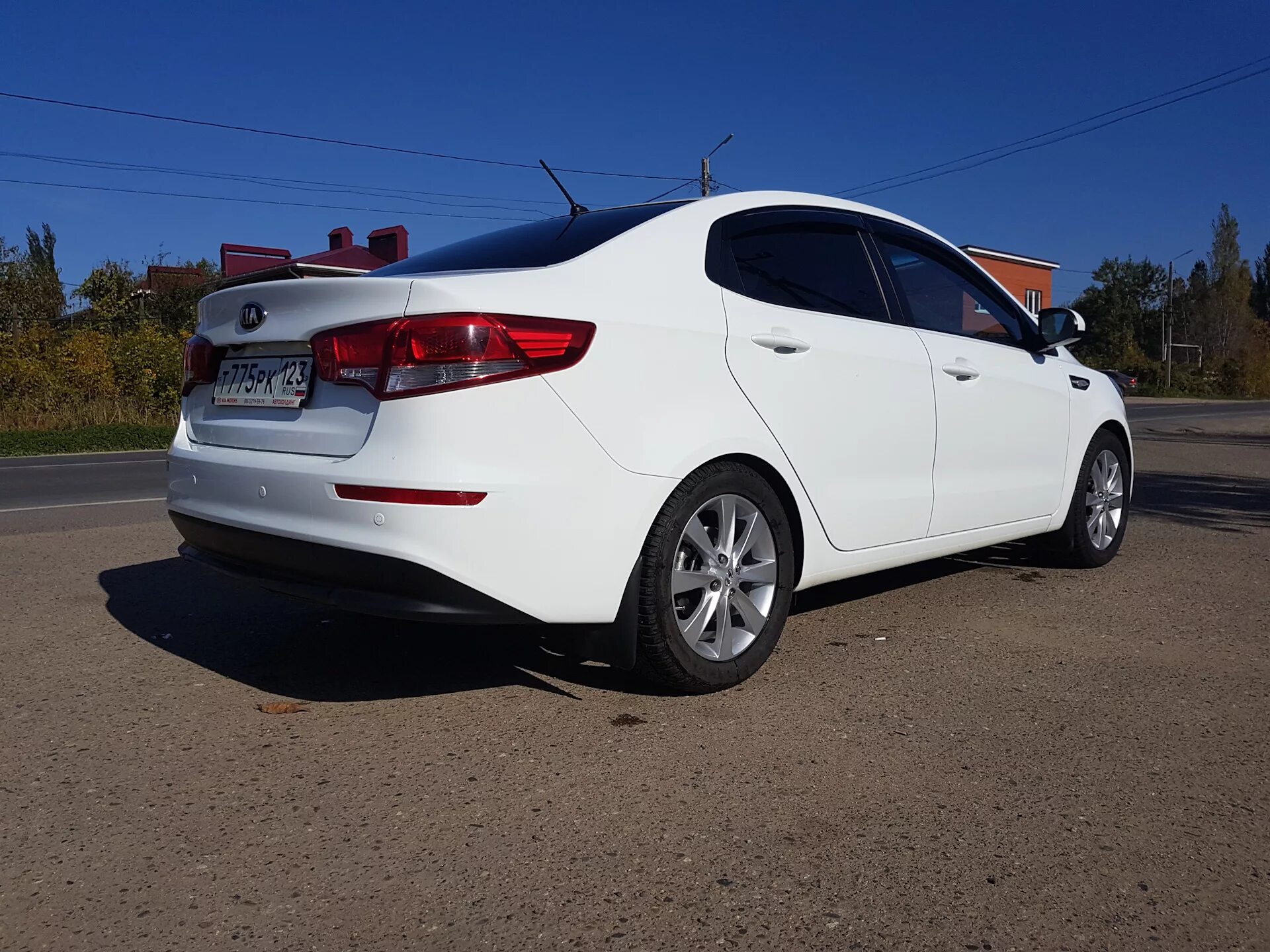 Киа Рио r16. White Kia Rio r16. Kia Rio 4 r16. Киа Рио 3 на 16 дисках. Rio et46