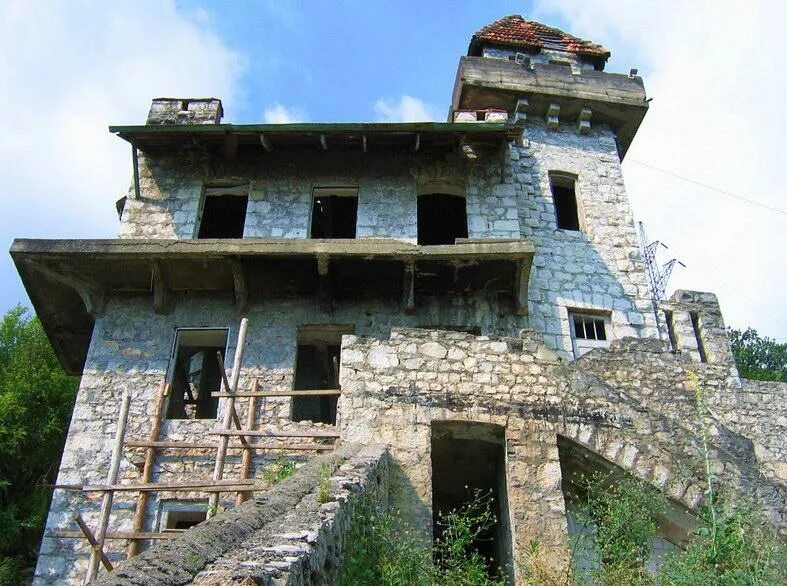 Крепость абаата. Крепость абаата абхазия. крепость абаата в гаграх. церковь абаата в гаграх. абаата крепость генуэзская.