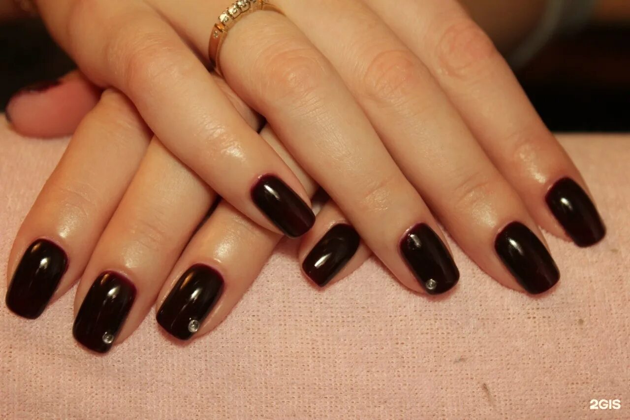 Гель лак для ногтей темный. Ногти темные. Гель лак для ногтей темный. Лак для ногтей черный. Ногти темные.