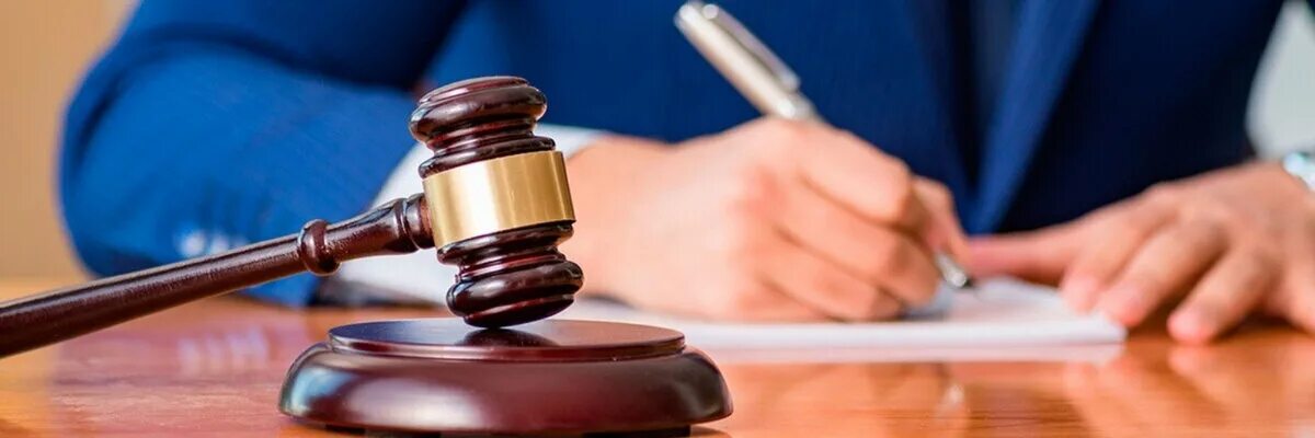 Судебный эксперт в уголовном процессе. Суд экспертиза. экспертиза для суда. юрист в суде. судебная экспертиза и оценка.