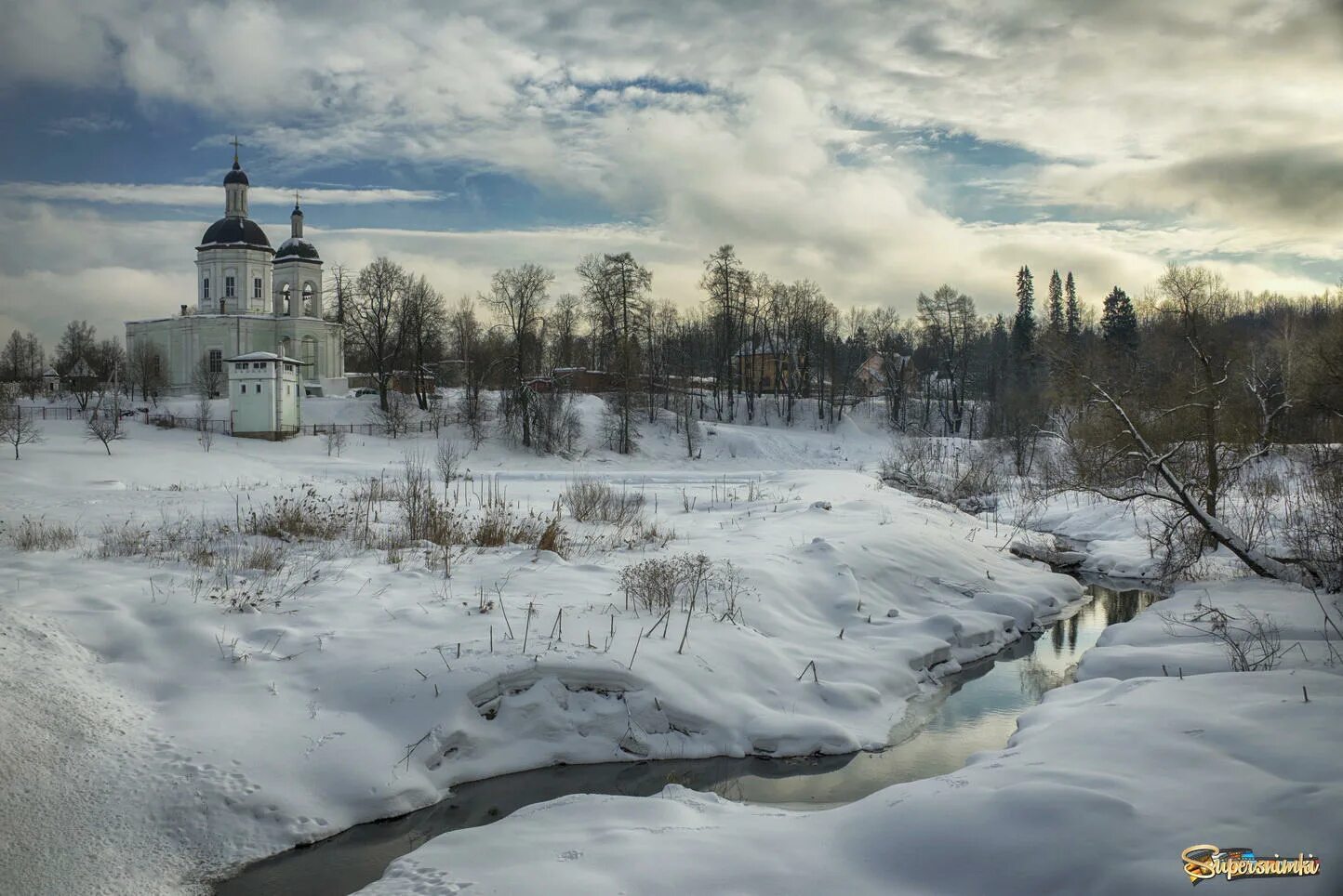Сквозь иней. Прозрачный лес один чернеет и ель. Речка подо льдом блестит. Прозрачный лес один чернеет и ель сквозь. И ель сквозь иней зеленеет и речка подо льдом.