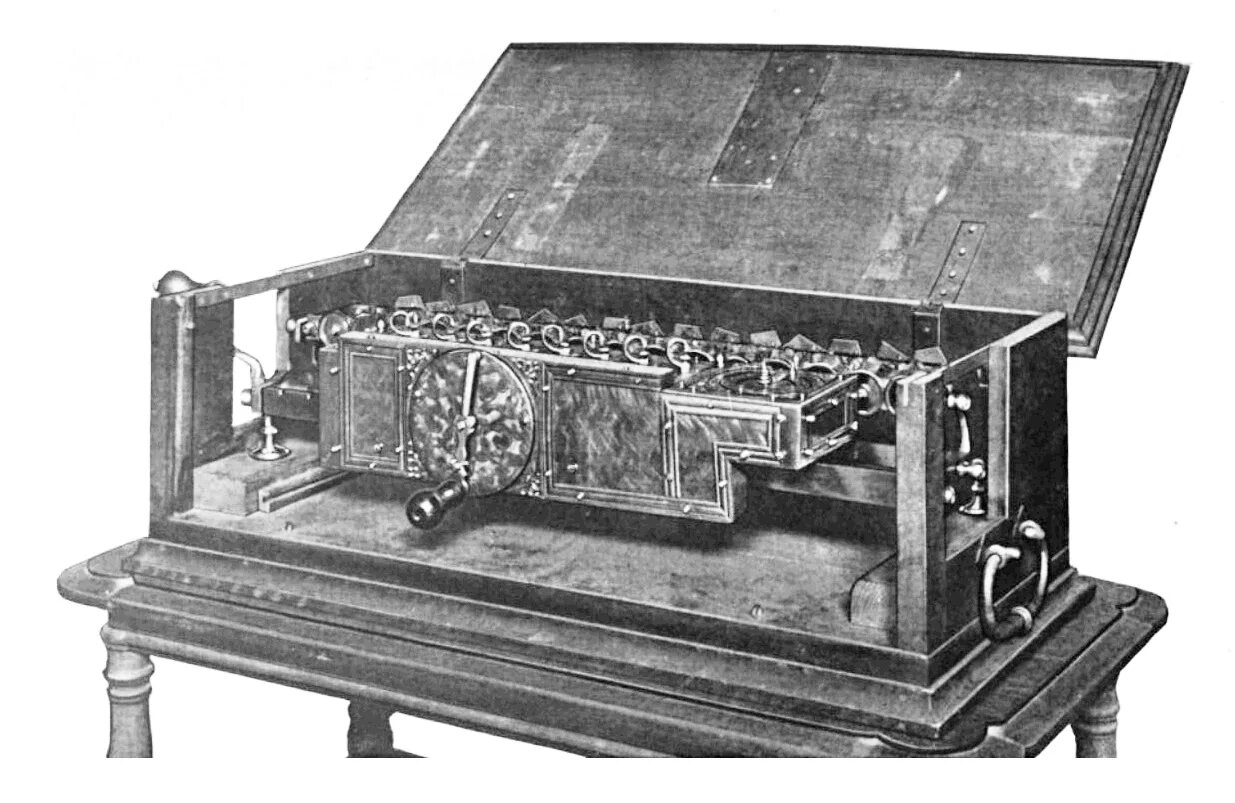 Первая л четвертая а. Механический арифмометр Лейбница (1673г.). Машина Готфрида Лейбница.