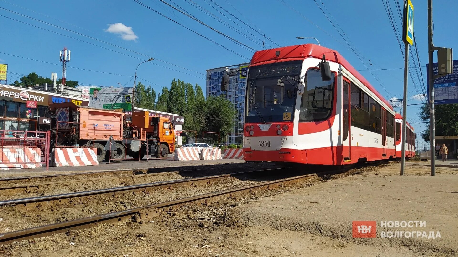 Трамвай 2723 волгоград. Татра т3 волгоград. Трамвай в метро волгоград. Подземный скоростной трамвай волгоград. Трамвай 13 волгоград.