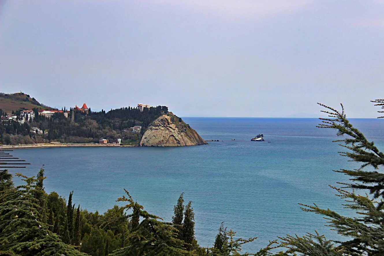 Партенит мыс Плака. Крым мыс Плака Партенит. Алушта Утес мыс Плака. Мыс Плака Крым Алушта.