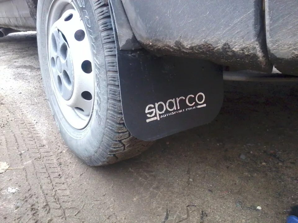 Брызговики купить на озоне. Брызговики Sparco Нива 2121. Брызговики Sparco ВАЗ 2110. Брызговики спарко на ВАЗ 2112. Chevrolet Niva брызговики спарко.