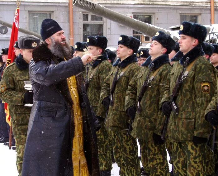 Военный священник. Православный солдат. Священник в армии. Военные священники в Российской армии. Благословленное оружие