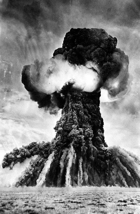 Советские испытания. Атомная бомба Семипалатинск. Первое испытание атомной бомбы в СССР 1949. Испытания атомной бомбы в Семипалатинске. Взрыв атомной бомбы в Семипалатинске в 1949.