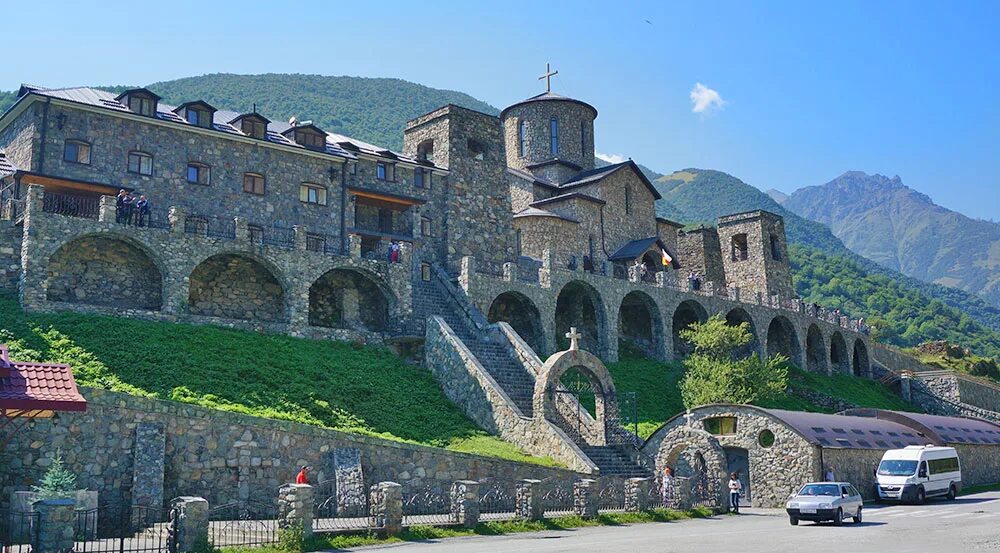 Аланский успенский монастырь северная. Аланский монастырь Фиагдон. Аланский Успенский монастырь Северная Осетия. Фиагдон монастырь Северная Осетия. Монастырь Фиагдон Владикавказ.