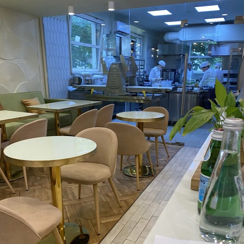 Niqa patisserie. Patisserie Cafe Остоженка. Niqa Patisserie Cafe Тверской бульвар. Niqa ресторан Москва Тверская. Кафе Niqa на Остоженке.