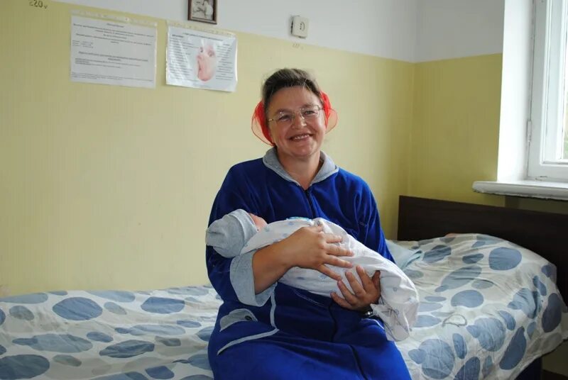 Родившие в 43 года. Рожают в 43 года. Новорожденные звезды. Родить в 45. Рожают в 43 года.