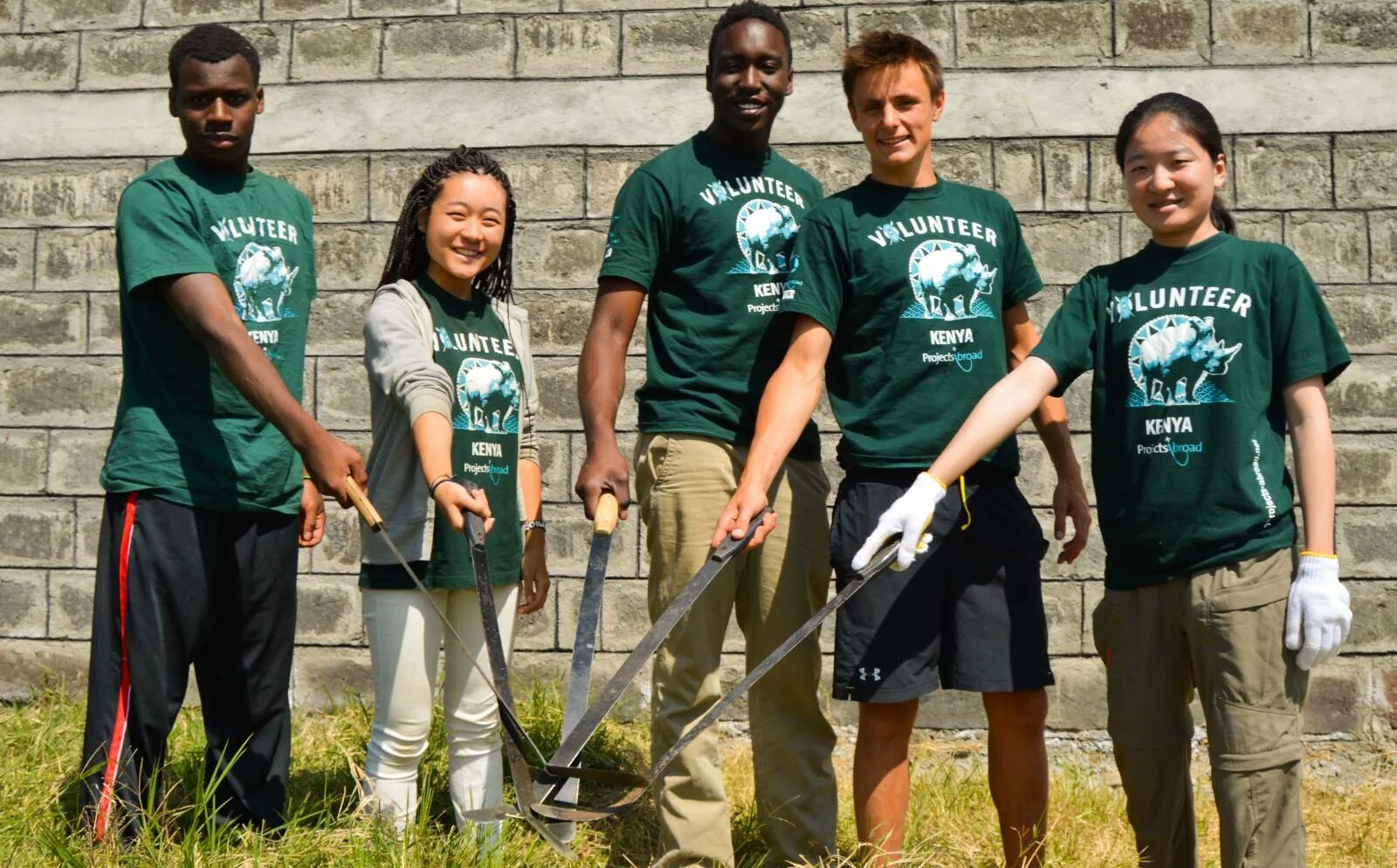 Volunteers as teachers. Volunteers africa. A volunteer programme abroad. Volunteer projects. Volunteers health.