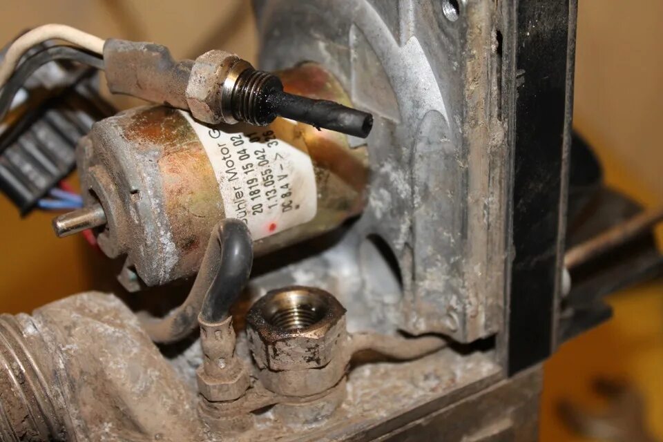 Выключается вебасто причины. Eberspacher hydronic 2 датчик пламени. сеточка топливная hydronic 10. замена свечи эберспехер гидроник. вебасто hydronic замена свечи.