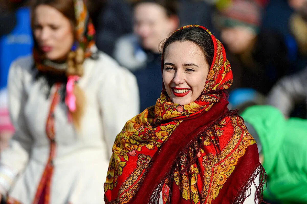 Платки на масленицу для детей. Платок Масленица Павлово Посадский. Платок на Масленицу. Павлопосадские платки Масленица. Традиционный русский платок.