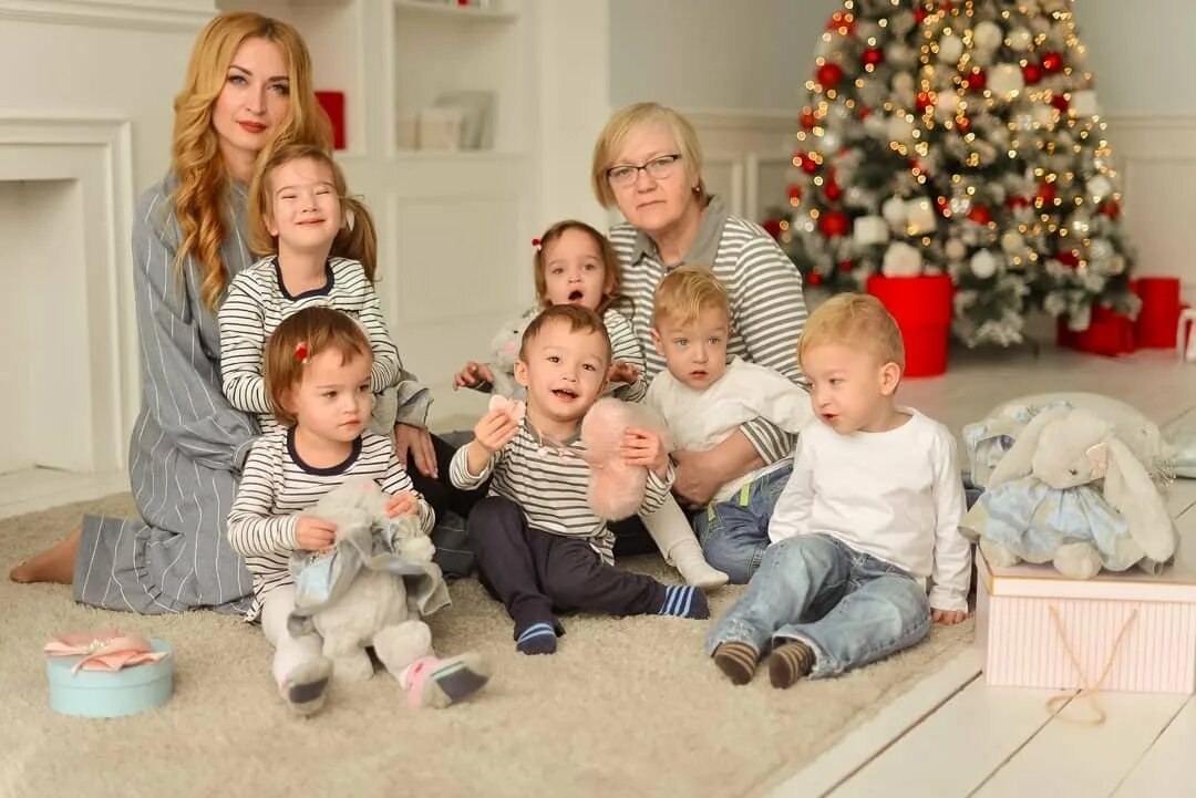 Как звали пятого ребенка. Имя для детишек. Марина стеклова четверняшки. Мама пятерняшек оксана кобелецкая. Имя для малыша.