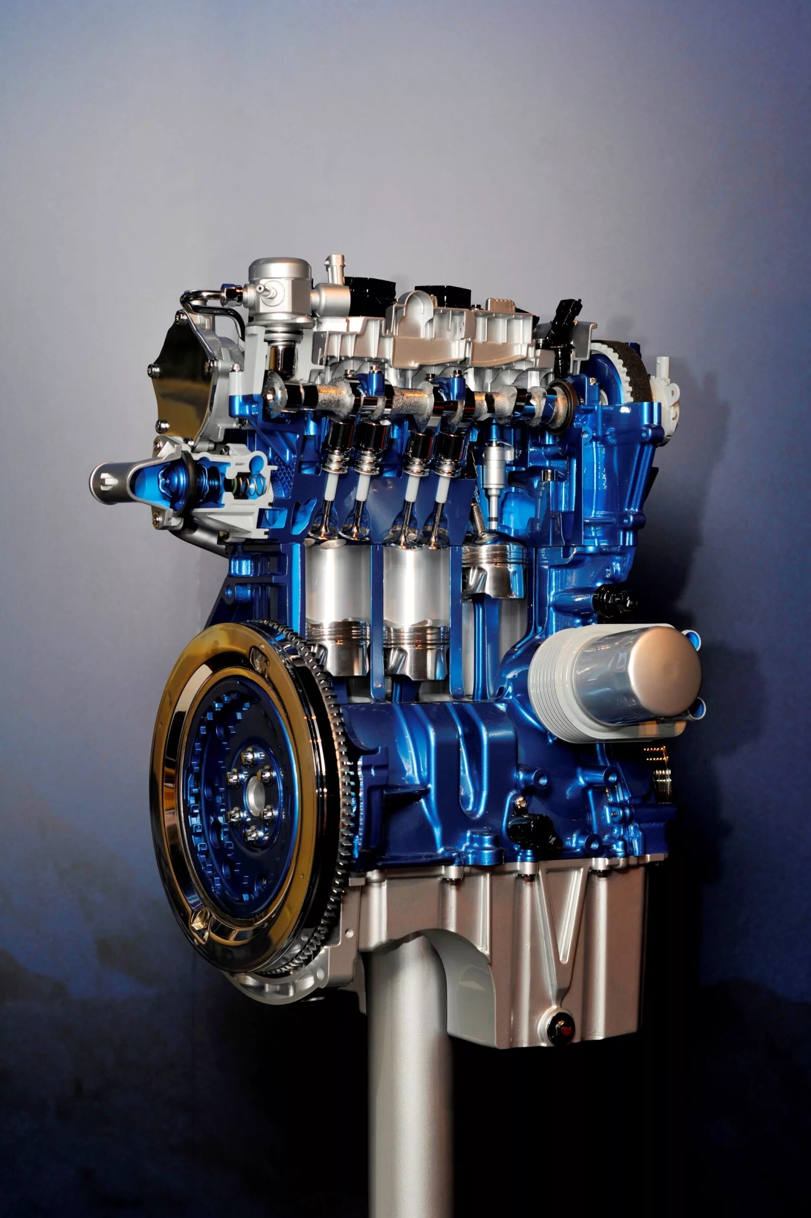 Самые надежные мощные двигатели. Ford ECOBOOST 1.0. Ford 1.0-l ECOBOOST. Ford ECOBOOST v8. Двигатель Ford 4 цилиндровый.