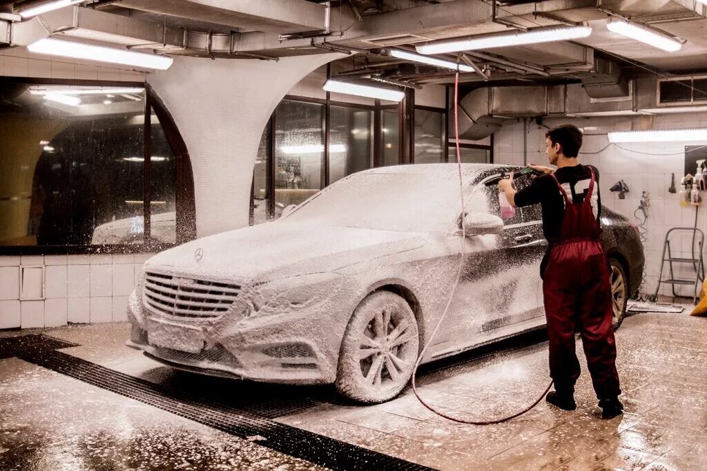 Мойка автомобиля. Машина на автомойке. Ручная мойка машины. Приколы на автомойке. Мойка машин смешные.