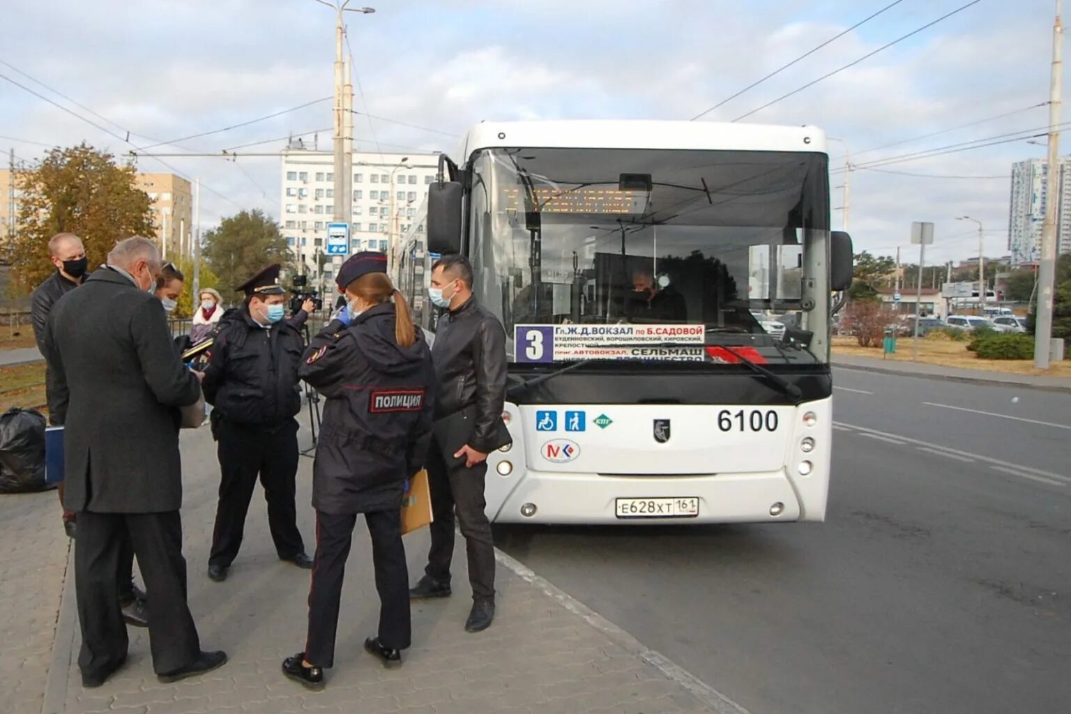 Город работ ростов на дону водитель. Водитель автобуса ростов. Девушка водитель автобуса. Безумный жека дорога в ростов. Сколько зарабатывает водитель автобуса в ростове.