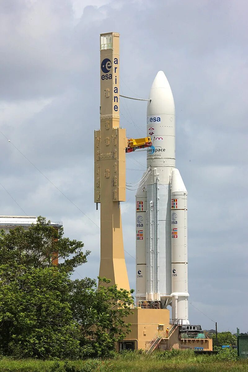 Ракета ариан. Ариан-5 ракета-носитель. Ракета ариан. Ariane 5 galileo. Ариан-5 ракета-носитель.