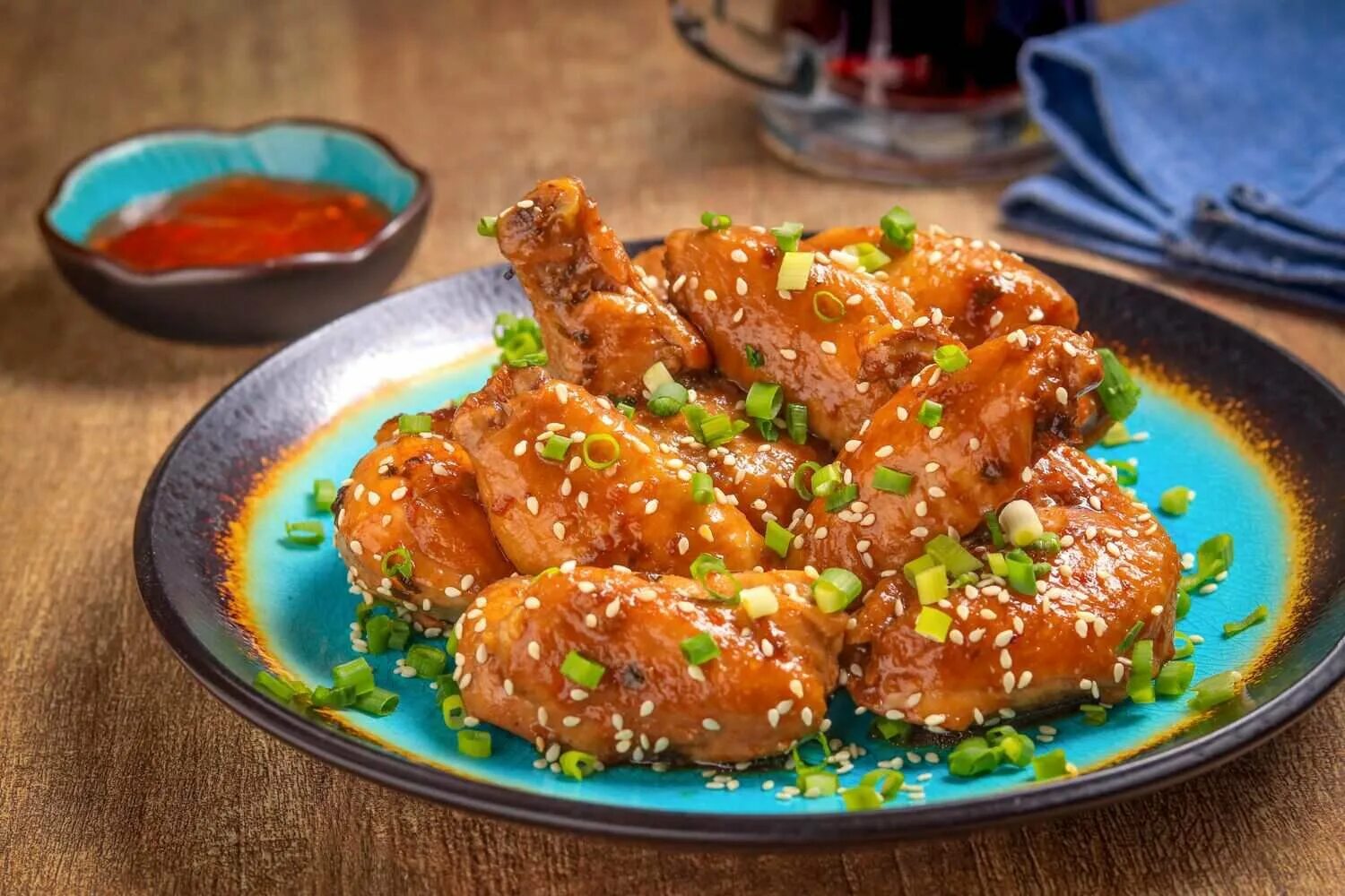 Курица в имбирном соусе. Куриное филе в соевом соусе. Крылышки терияки. Крылья в медово соевом соусе в духовке. Острые крылышки терияки.