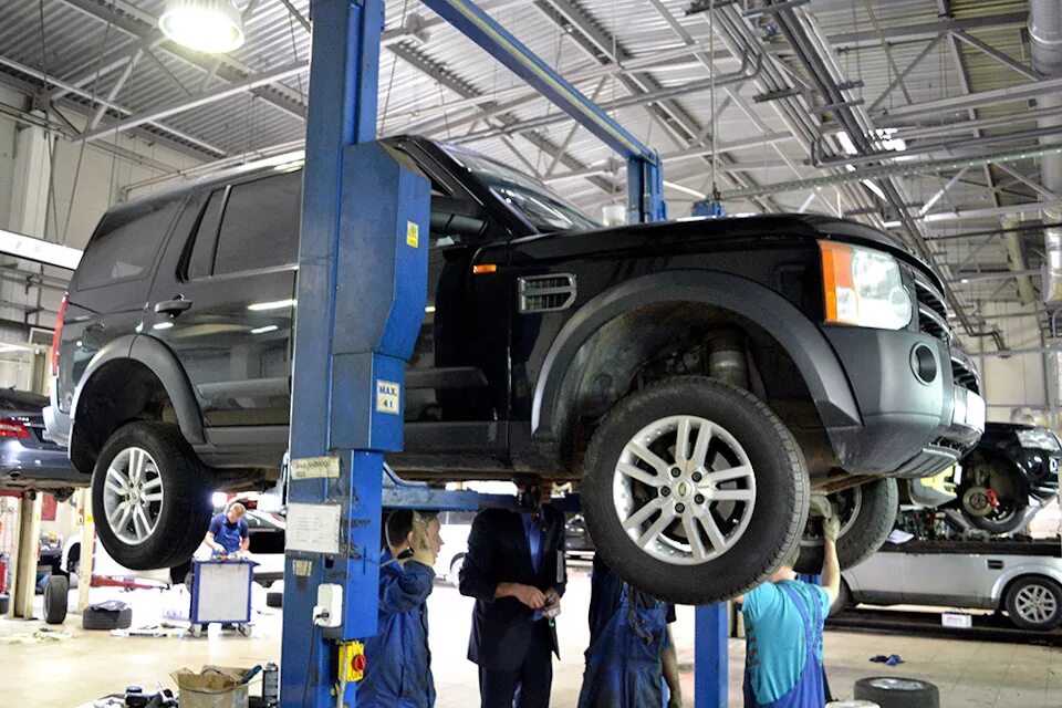 Снятие кузова ленд ровер дискавери 3. Ленд ровер дискавери 3 ремонт. Ремонт discovery. Ремонт дискавери 3. Range rover сервис.